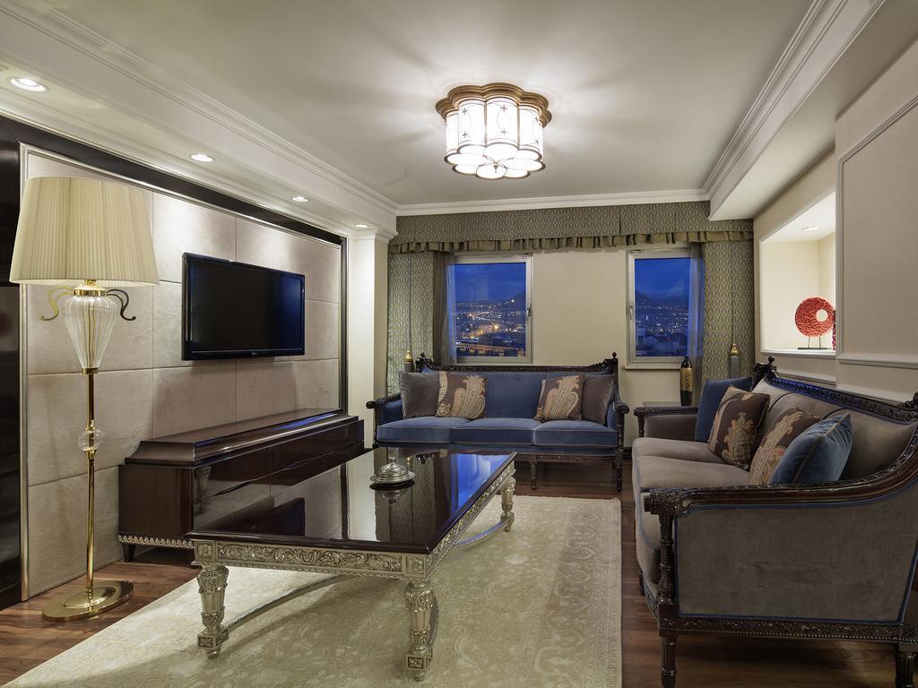 Wyndham Grand Кайсери Экстерьер фото A living room in a suite at the Four Seasons Hotel, Istanbul