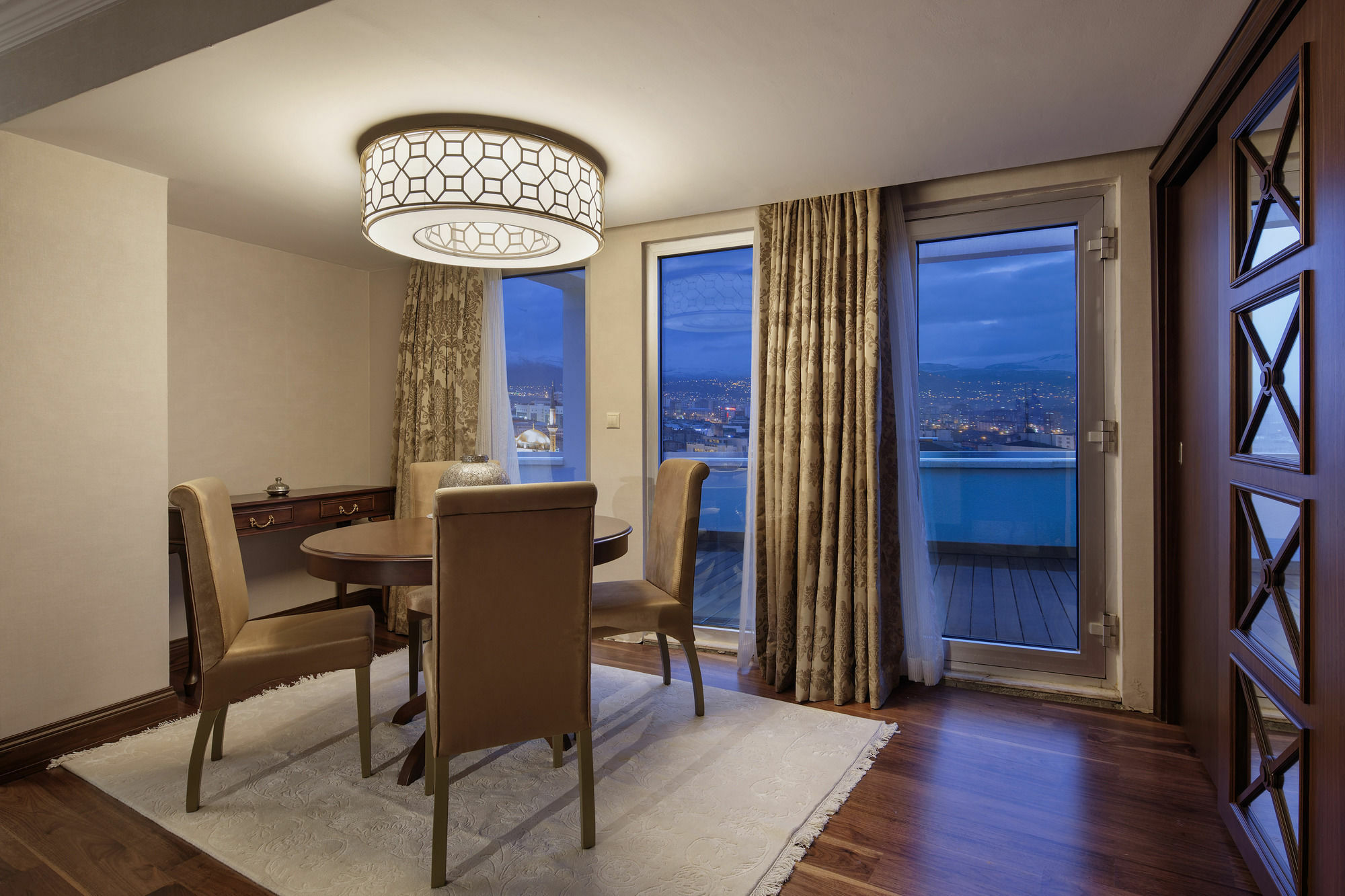 Wyndham Grand Кайсери Экстерьер фото A dining room