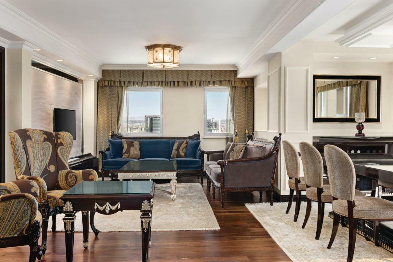 Wyndham Grand Кайсери Экстерьер фото A living room at The Pierre